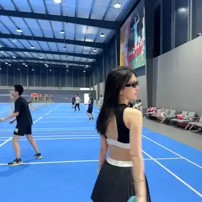 邹美